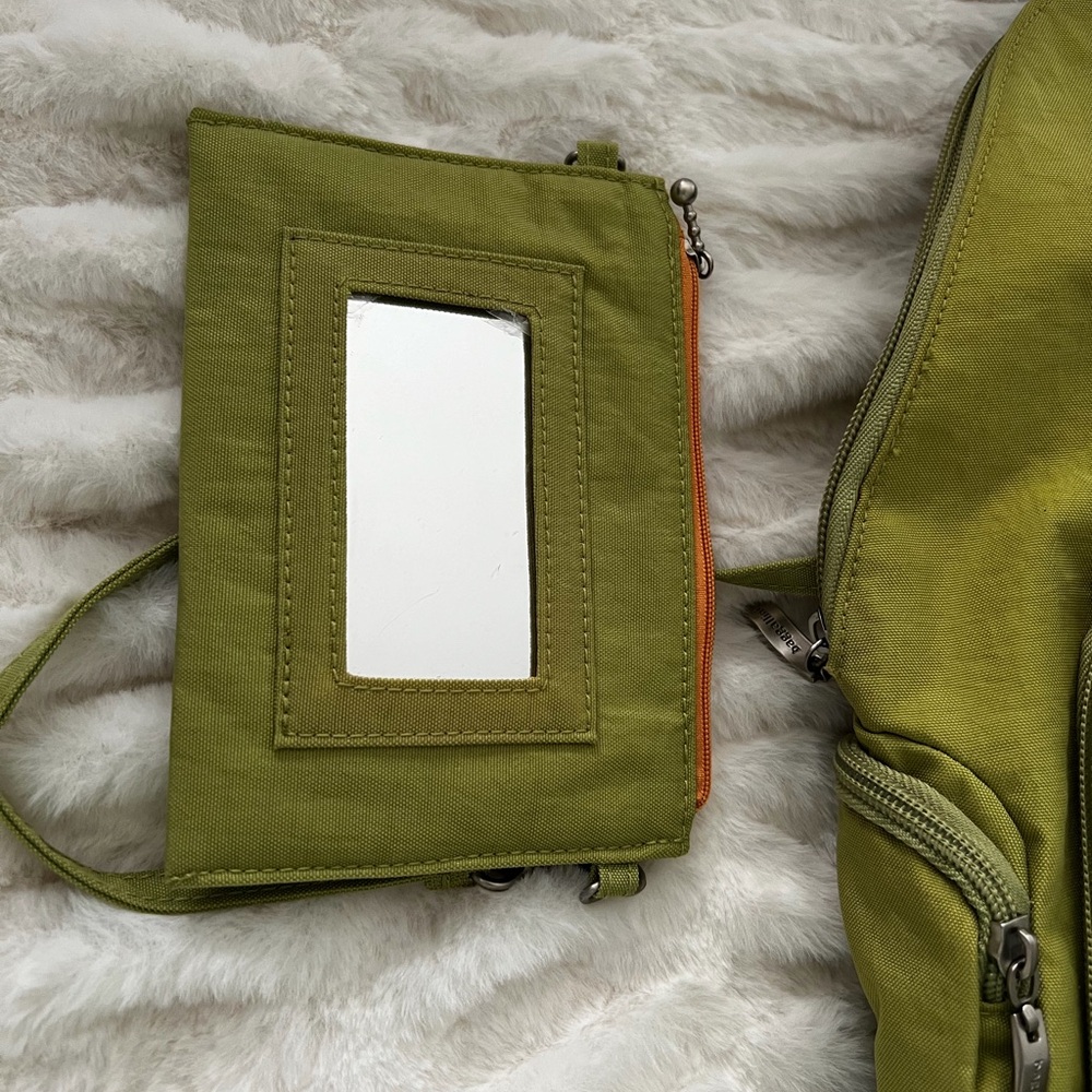 Versatile Green Sling Backpack - Picture 8 of 9